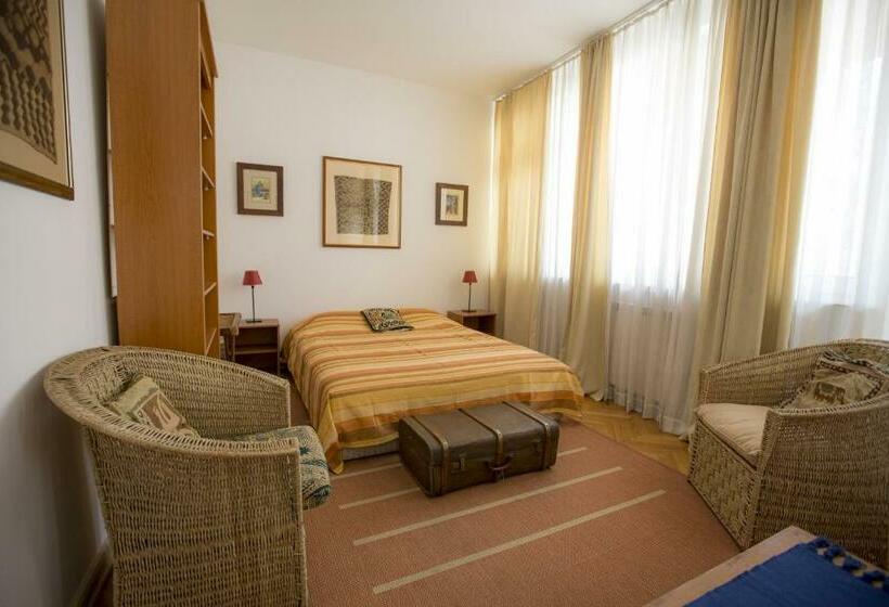 آپارتمان 2 خوابه, Sun Hostel