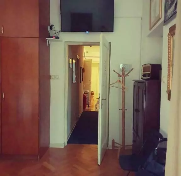 اتاق استاندارد یک تخته با سرویس بهداشتی مشترک, Sun Hostel