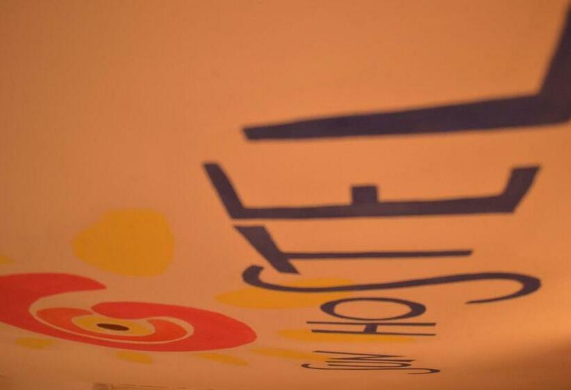 اتاق استاندارد یک تخته با سرویس بهداشتی مشترک, Sun Hostel