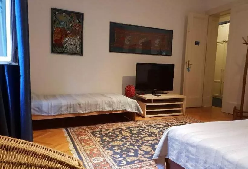 اتاق راحتی سه تخته, Sun Hostel