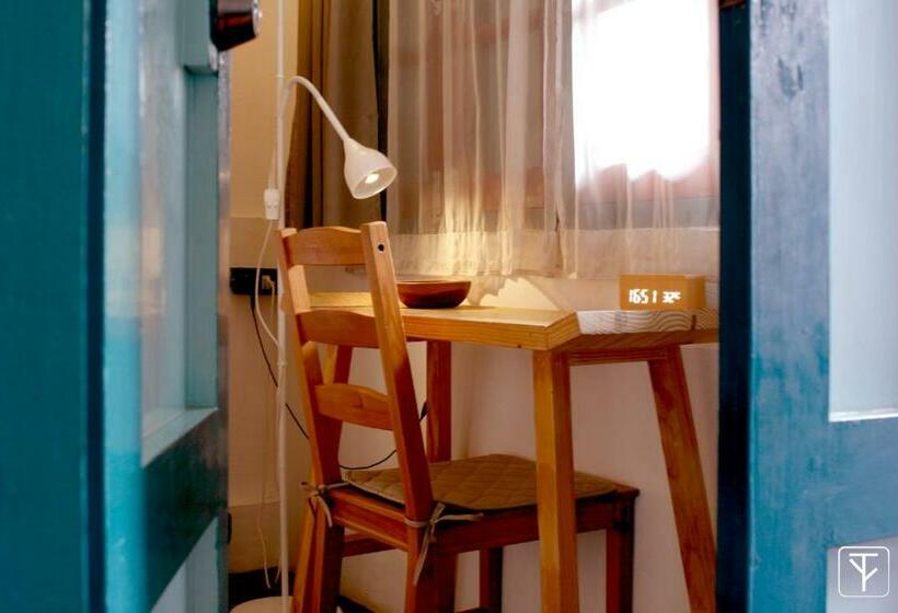 اتاق استاندارد با سرویس بهداشتی مشترک, T Boutique Hostel   Hua Lamphong