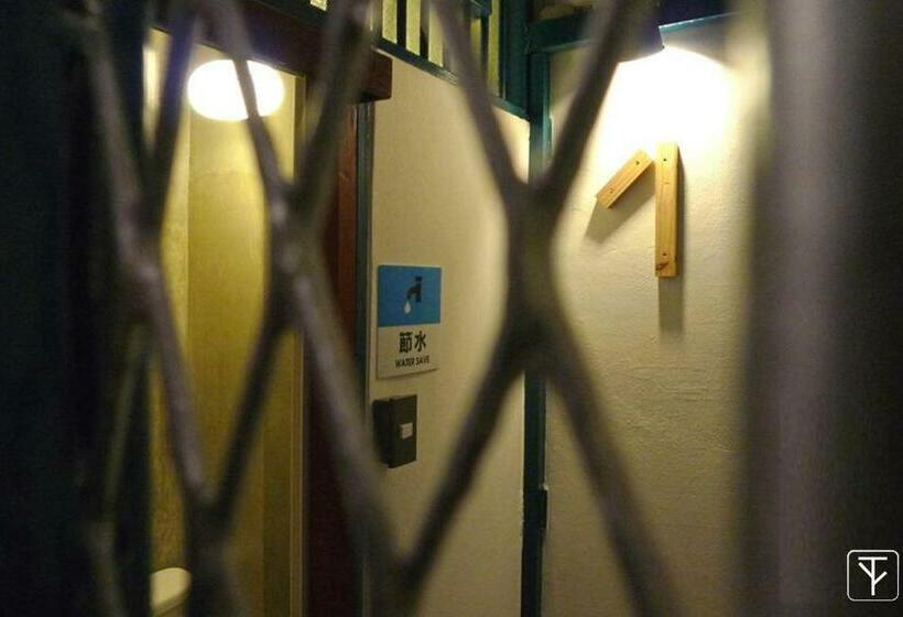 اتاق اکونومی با حمام مشترک, T Boutique Hostel   Hua Lamphong