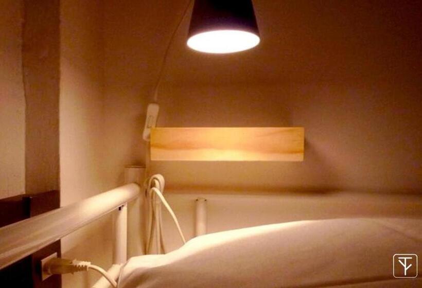 اتاق اکونومی با حمام مشترک, T Boutique Hostel   Hua Lamphong