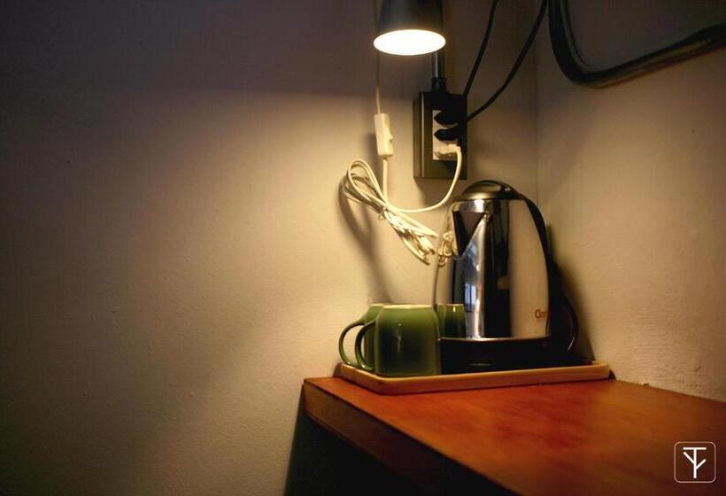 اتاق استاندارد یک نفره, T Boutique Hostel   Hua Lamphong