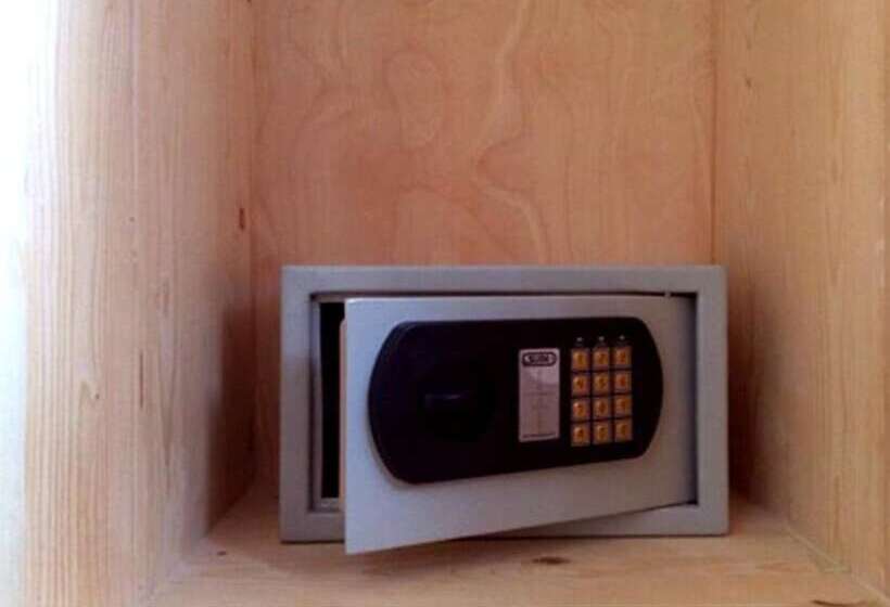 اتاق استاندارد با سرویس بهداشتی مشترک, T Boutique Hostel   Hua Lamphong