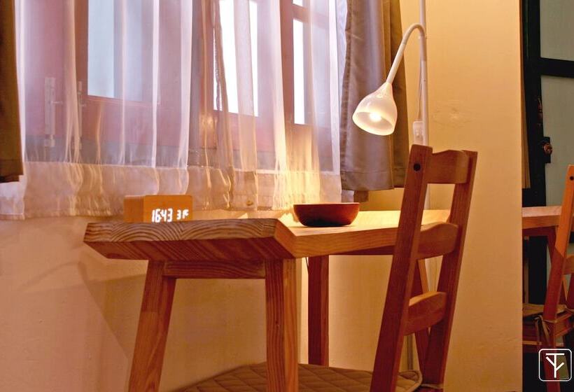 اتاق اکونومی با حمام مشترک, T Boutique Hostel   Hua Lamphong