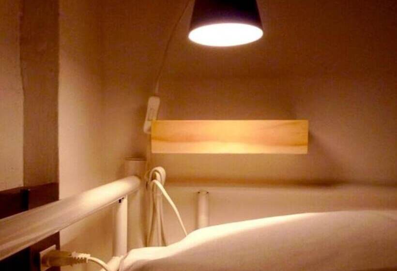 اتاق اکونومی با حمام مشترک, T Boutique Hostel   Hua Lamphong