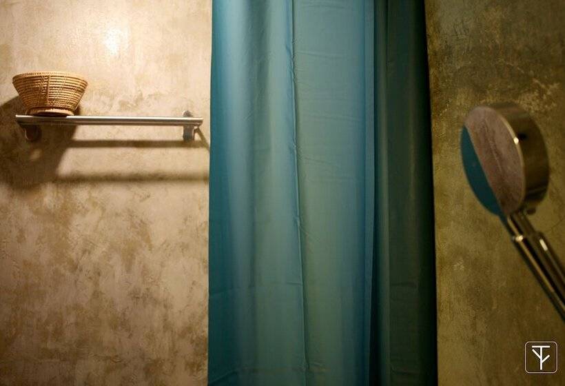 اتاق استاندارد یک نفره, T Boutique Hostel   Hua Lamphong