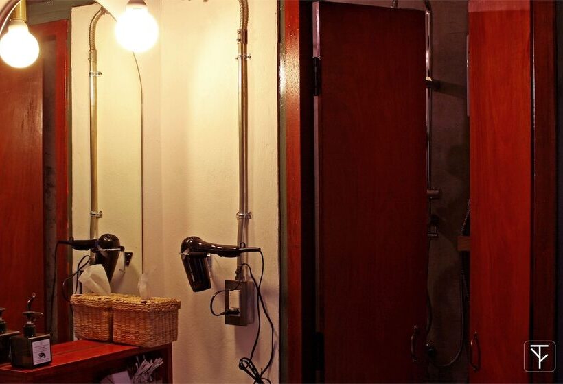 اتاق استاندارد یک نفره, T Boutique Hostel   Hua Lamphong