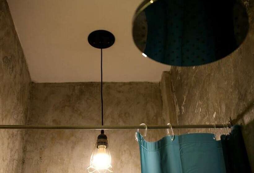 Quarto Estandar Individual, T Boutique Hostel   Hua Lamphong