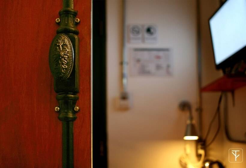 اتاق استاندارد یک نفره, T Boutique Hostel   Hua Lamphong