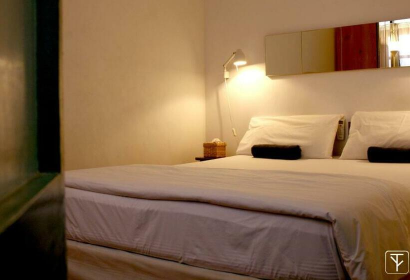 Quarto Estandar Banheiro Compartilhado, T Boutique Hostel   Hua Lamphong
