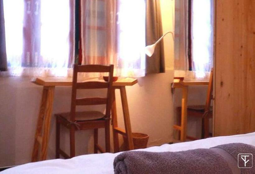 اتاق استاندارد با سرویس بهداشتی مشترک, T Boutique Hostel   Hua Lamphong