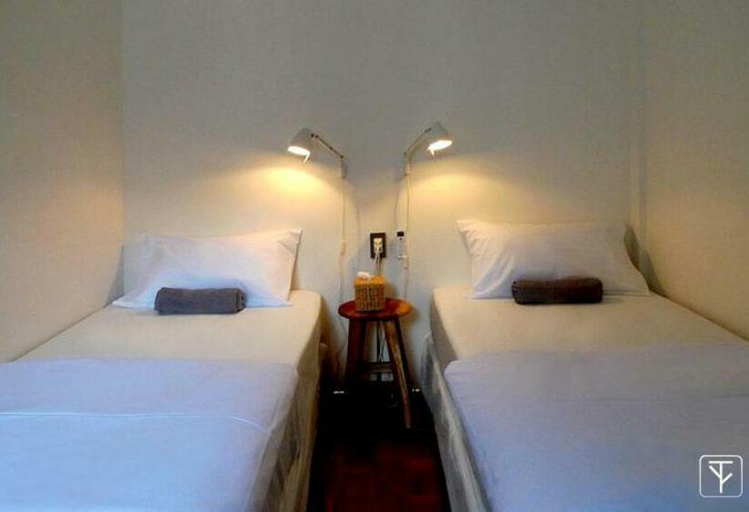 اتاق استاندارد با سرویس بهداشتی مشترک, T Boutique Hostel   Hua Lamphong