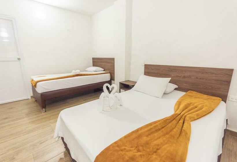 غرفة قياسية ثلاثية, Dellhar Americano By Del Toro