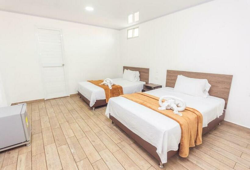 غرفه قياسيه سريرين مزدوجين, Dellhar Americano By Del Toro