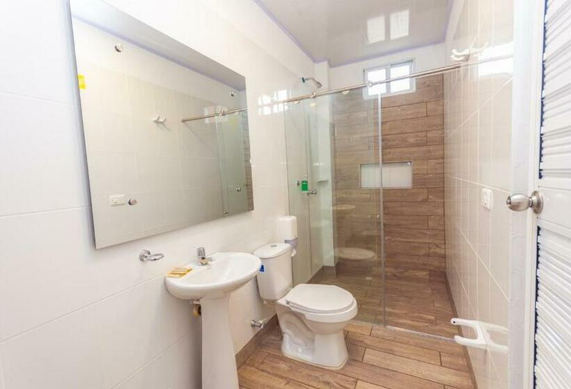 غرفه قياسيه سريرين مزدوجين, Dellhar Americano By Del Toro