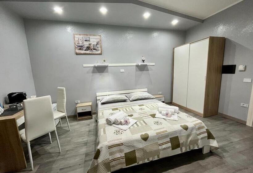 اتاق استاندارد, The Queen Tropea
