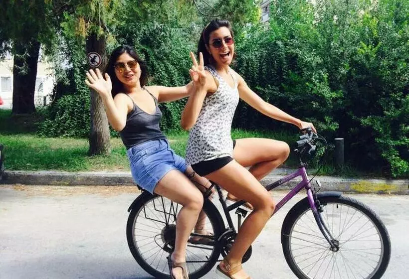 ルームシェアのワンベッド, Nomads Meteora