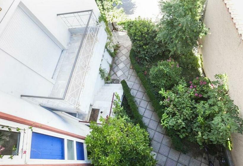 اتاق استاندارد چهارنفره با چشمانداز باغ, Nomads Meteora