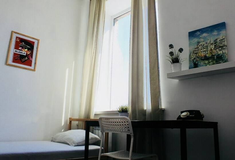 اتاق خانوادگی, Bla Bla Hostel