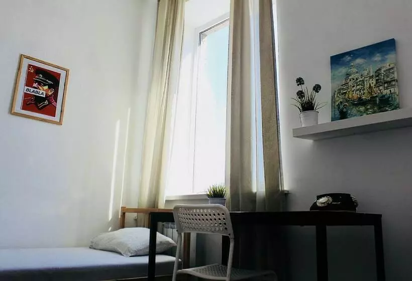 اتاق خانوادگی, Bla Bla Hostel