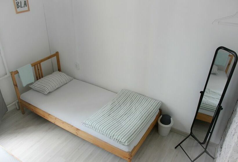 اتاق استاندارد, Bla Bla Hostel
