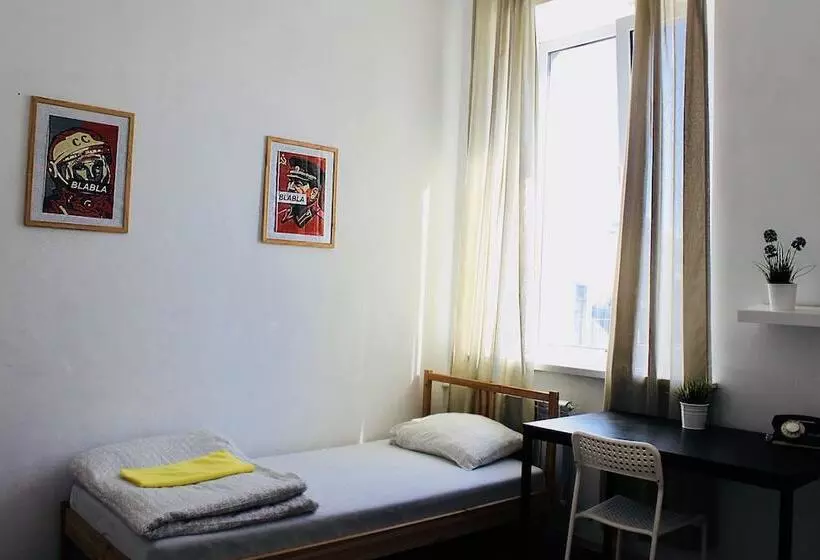 اتاق خانوادگی, Bla Bla Hostel