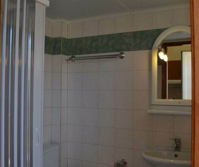 スタンダードスタジオ, Dias Hotel Apartments