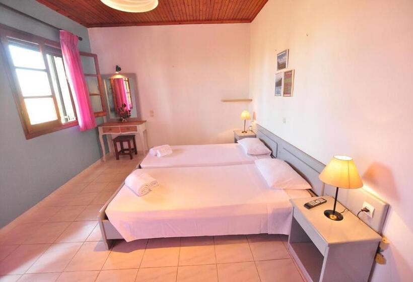 Номер Стандарт Трехместный, Acharavi Garden