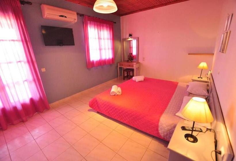 Номер Стандарт Трехместный, Acharavi Garden