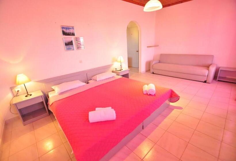 Номер Стандарт Трехместный, Acharavi Garden