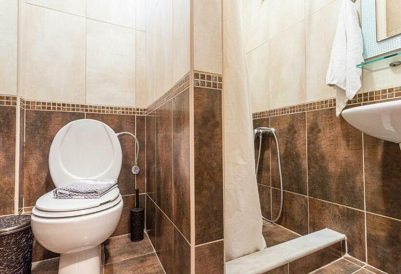 إستوديو قياسى, Aloni Hotel Pefkochori