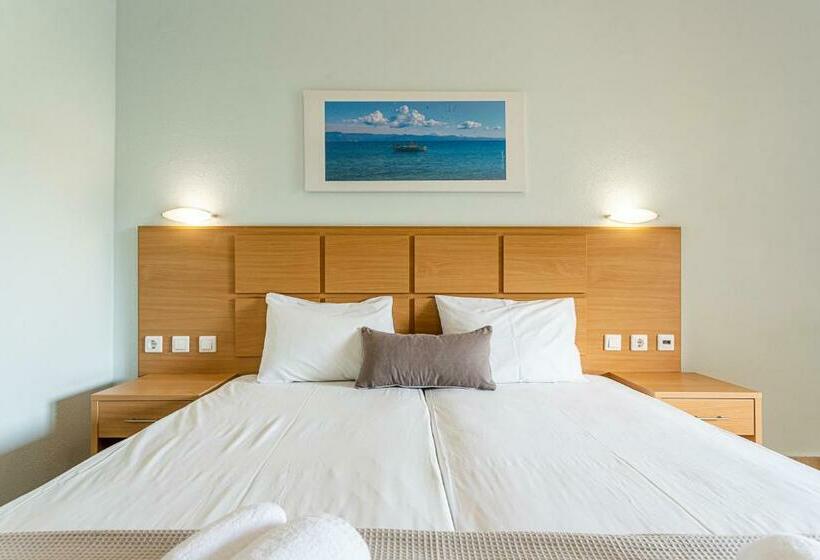 إستوديو قياسى, Aloni Hotel Pefkochori