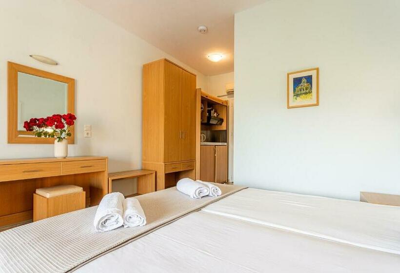 إستوديو قياسى, Aloni Hotel Pefkochori