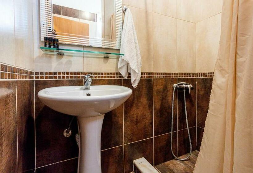 إستوديو قياسى, Aloni Hotel Pefkochori