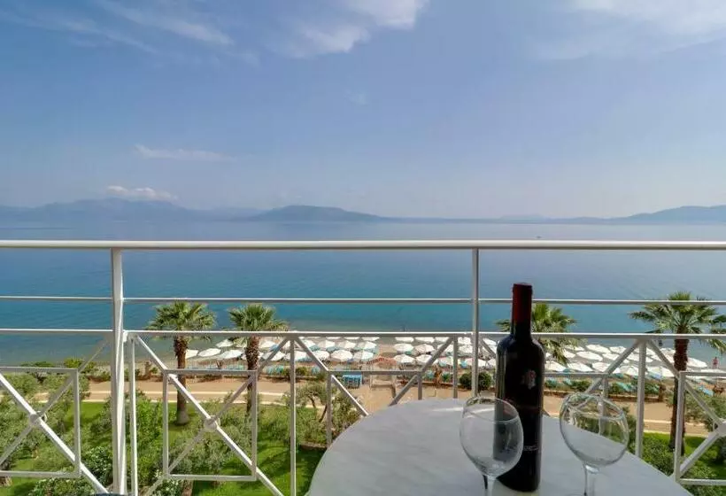 اتاق استاندارد با چشم‌انداز دریا, Calamos Beach Family Club