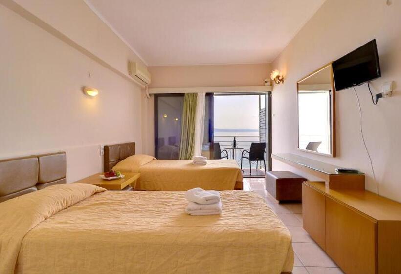 חדר משפחתי עם מיטת קומתיים, Calamos Beach Family Club