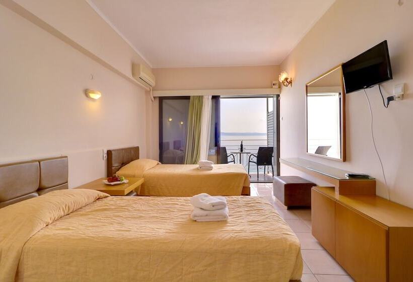 חדר משפחתי עם מיטת קומתיים, Calamos Beach Family Club