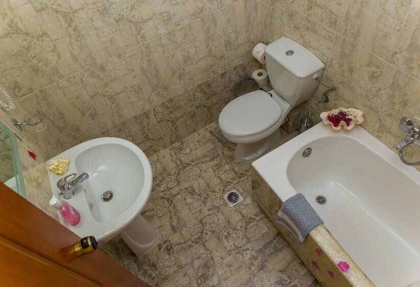 إستوديو قياسى, Gianna Apartments