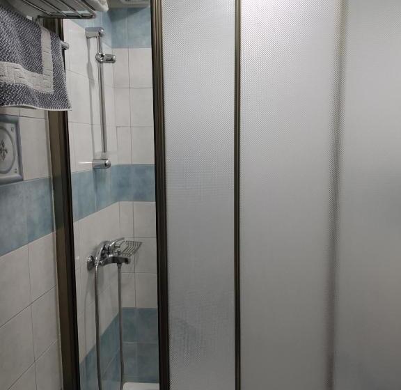 חדר סטנדרט לשלושה, Kalypso