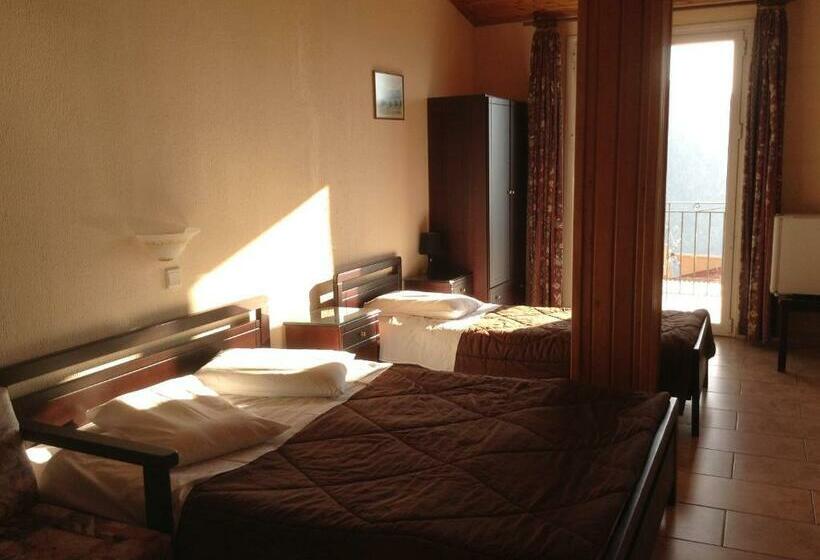 חדר סטנדרט לשלושה, Lefas