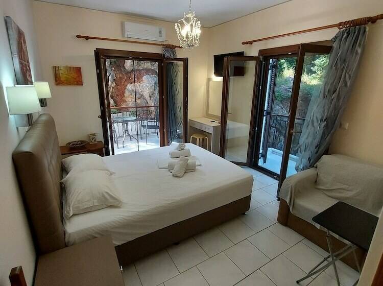 חדר סטודיו סטנדרד, Mavra Studios