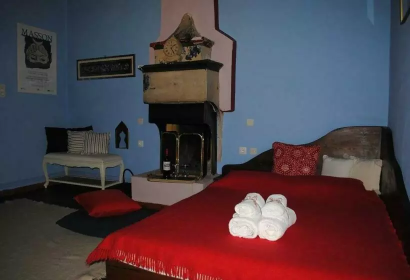 Standard-huone, Orestis House