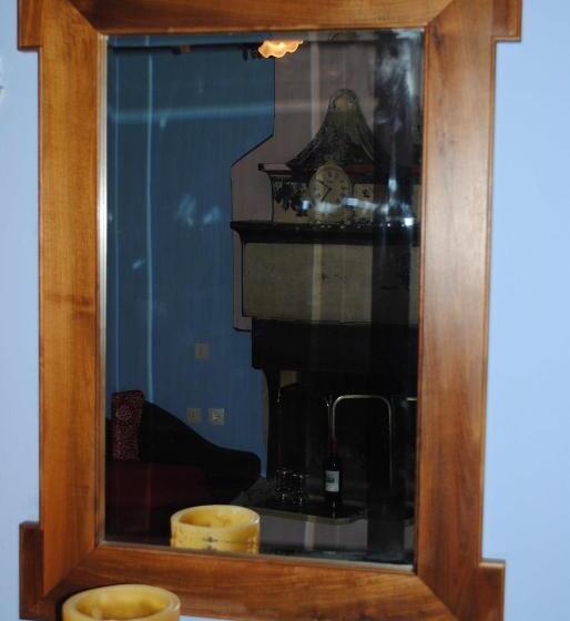 חדר סטנדרט, Orestis House