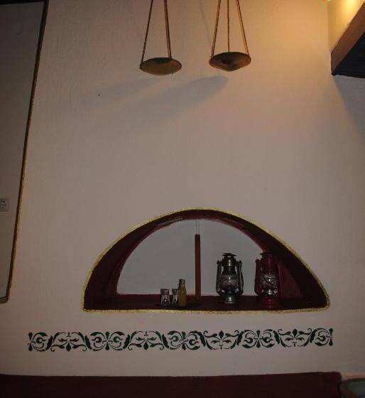 סוויטה, Orestis House