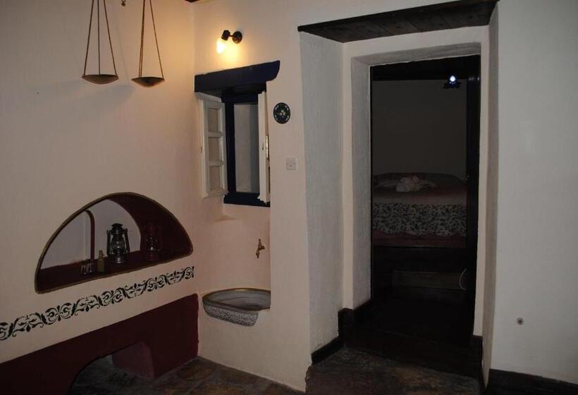 סוויטה, Orestis House