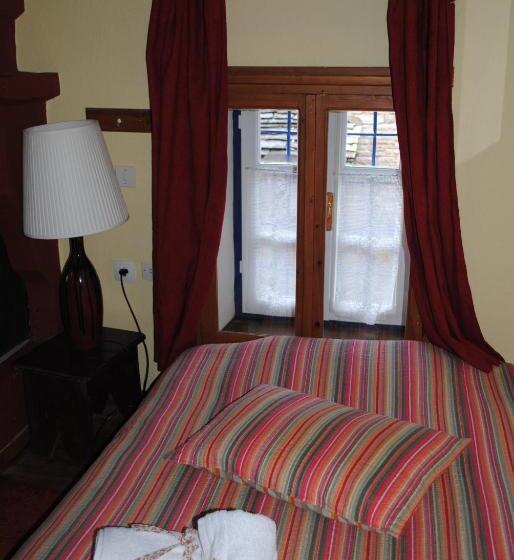 סוויטה, Orestis House