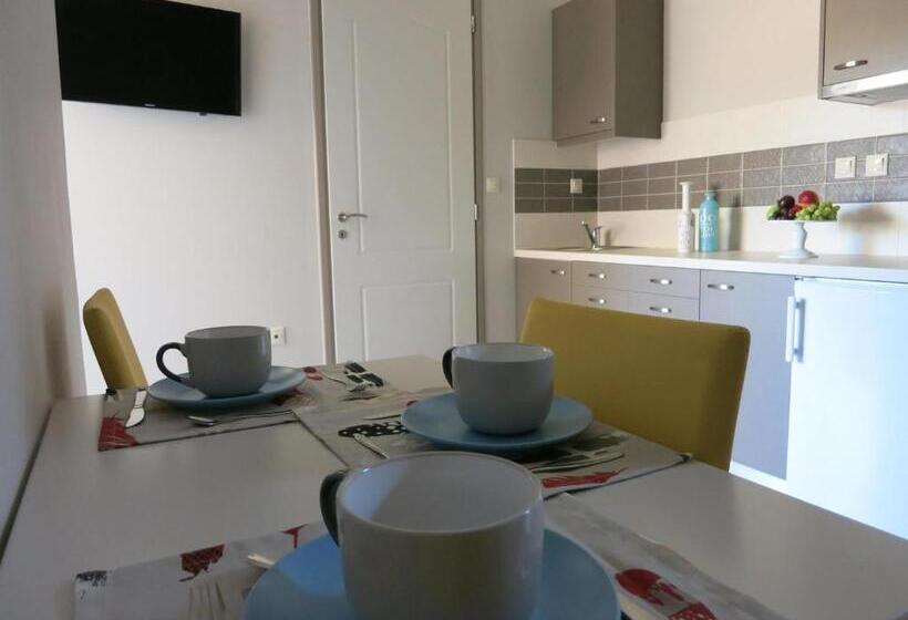 스탠다드 스튜디오 바다 전망, Pantheon Apart