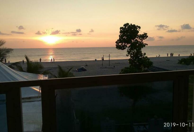 חדר דלוקס עם מרפסת נוף לים, Alleppey Holiday Beach Resort